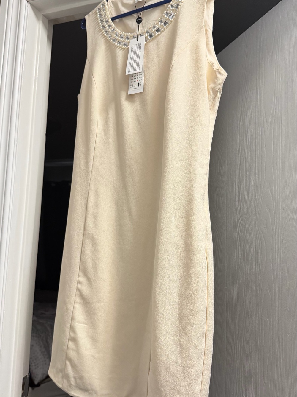 Vero Moda Cream Sleeveless Jewel-Neck Shift Dress